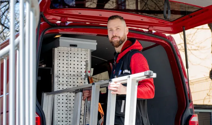 Kahdeksan Nimlaksen yritystä Komu Homesin kumppaniksi – tavoitteena asumisviihtyvyys ja kiinteistöjen arvon turvaaminen